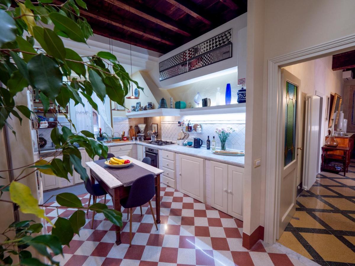 Luxury - Elegante Appartamento Nel Cuore Di لوكا المظهر الخارجي الصورة