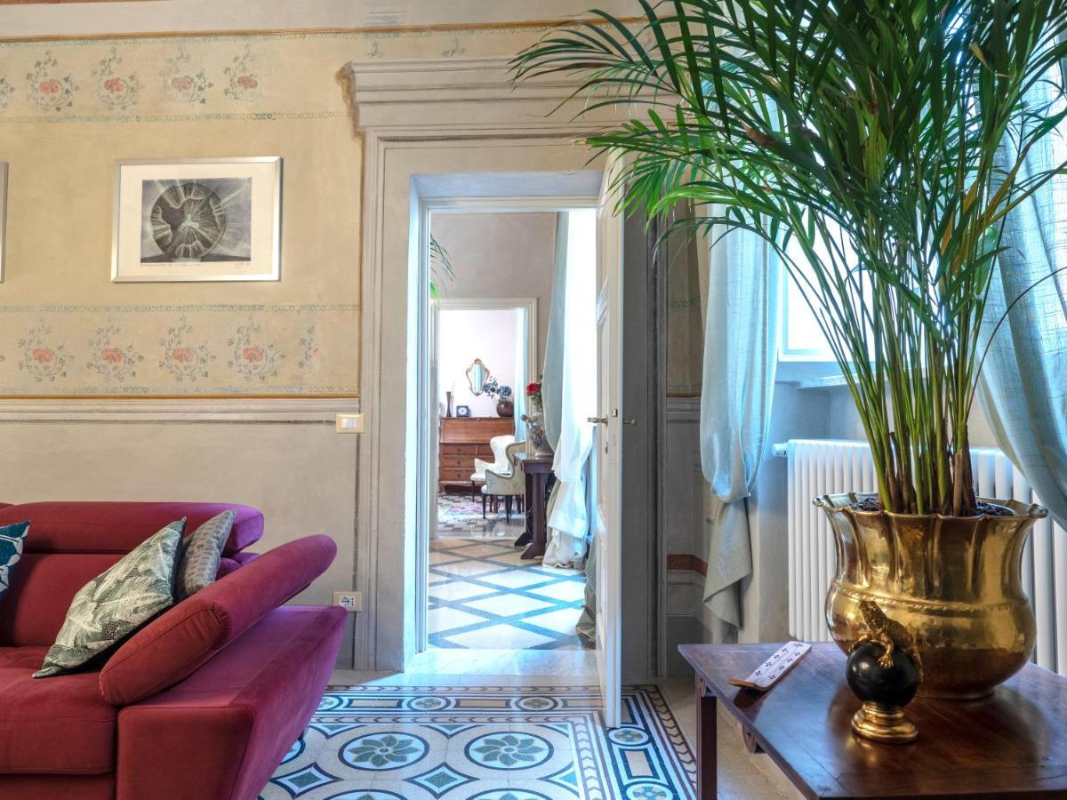 Luxury - Elegante Appartamento Nel Cuore Di لوكا المظهر الخارجي الصورة