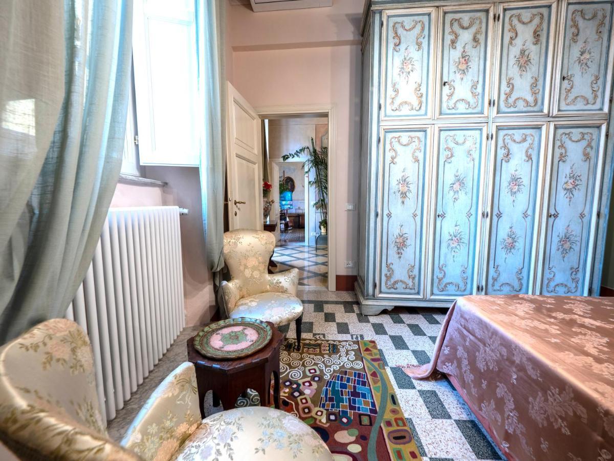 Luxury - Elegante Appartamento Nel Cuore Di لوكا المظهر الخارجي الصورة