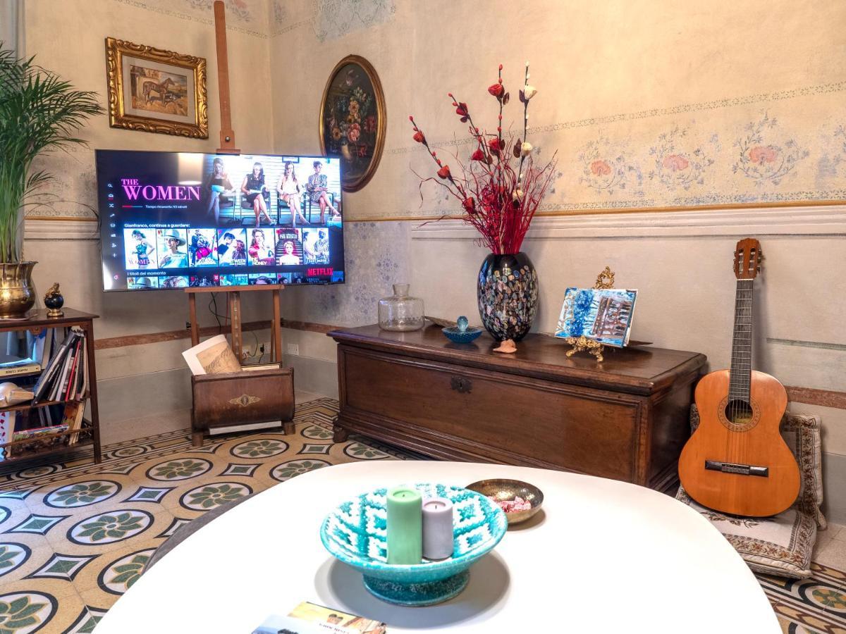 Luxury - Elegante Appartamento Nel Cuore Di لوكا المظهر الخارجي الصورة