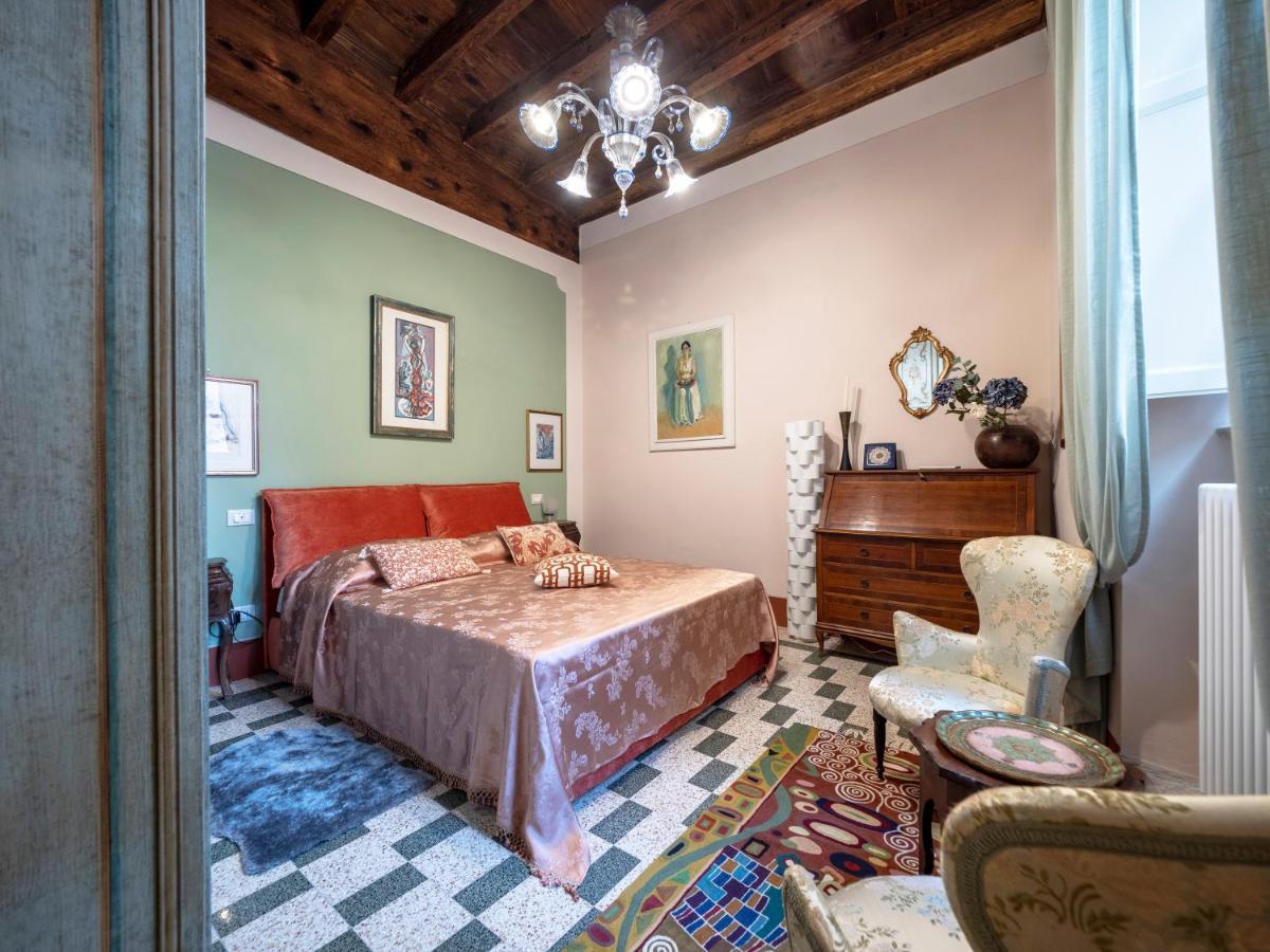 Luxury - Elegante Appartamento Nel Cuore Di لوكا المظهر الخارجي الصورة